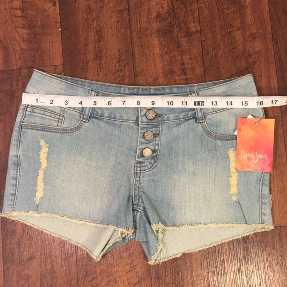 Juniors Size 7 Rip Curl Faded Jean Cut off Shorts - Picture 4 of 8